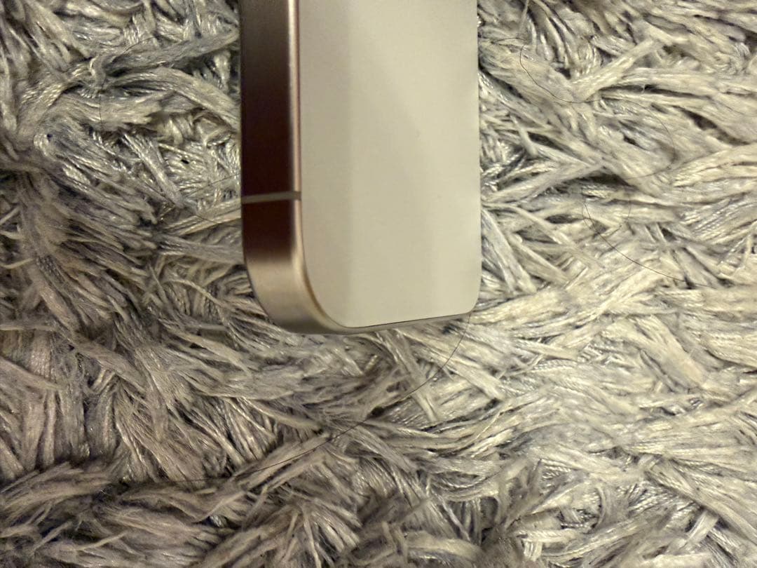 美品 Apple iPhone 15 Pro ホワイト256GB SIMフリー