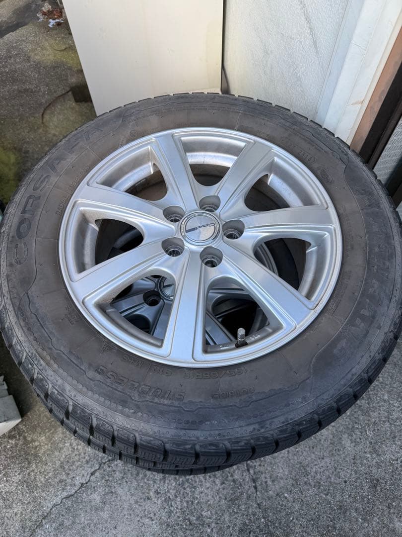 15インチ アルミホイールとスタッドレスタイヤ4本セット