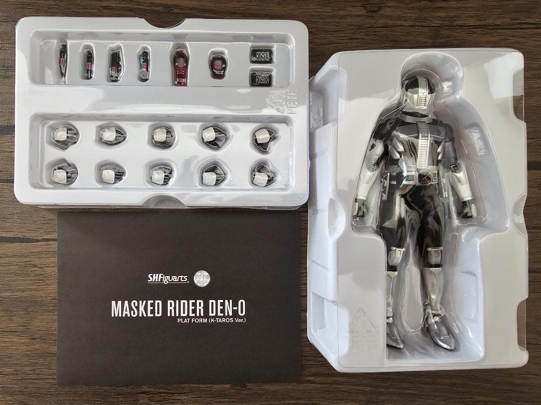 S.H.フィギュアーツ真骨彫 仮面ライダー電王プラットフォーム ケータロスVer