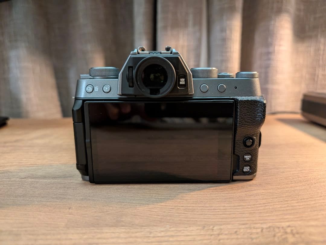 【最終値下げ】FUJIFILM X-T200 一眼レフカメラ（本体のみ）