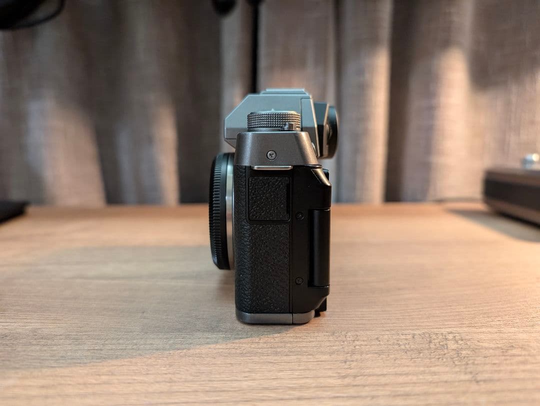 【最終値下げ】FUJIFILM X-T200 一眼レフカメラ（本体のみ）