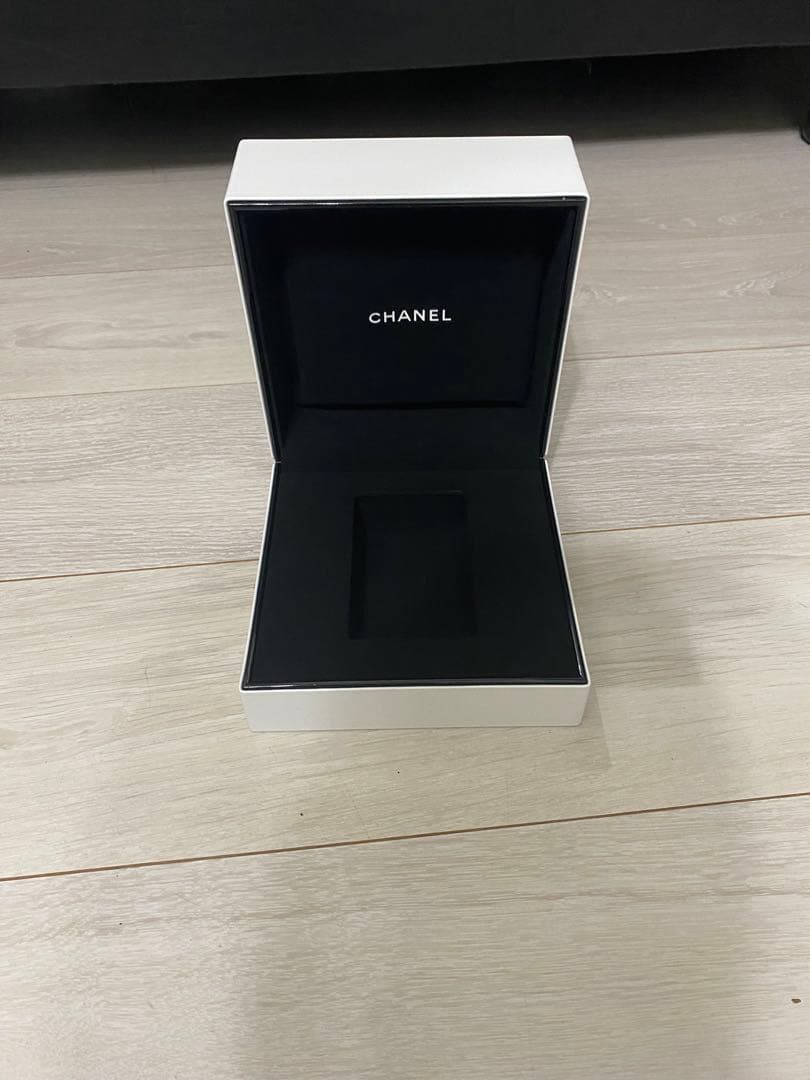 CHANEL 時計の空箱と説明書のみ