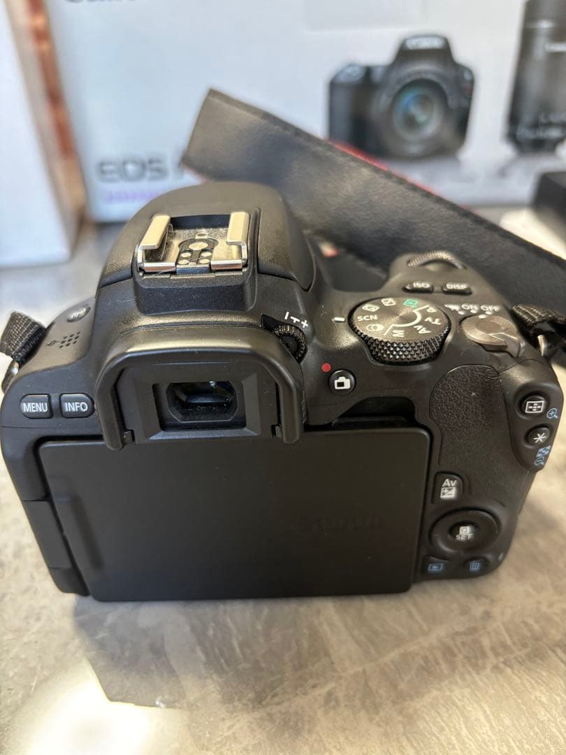 美品Canon EOS kiss X9 ダブルレンズセット