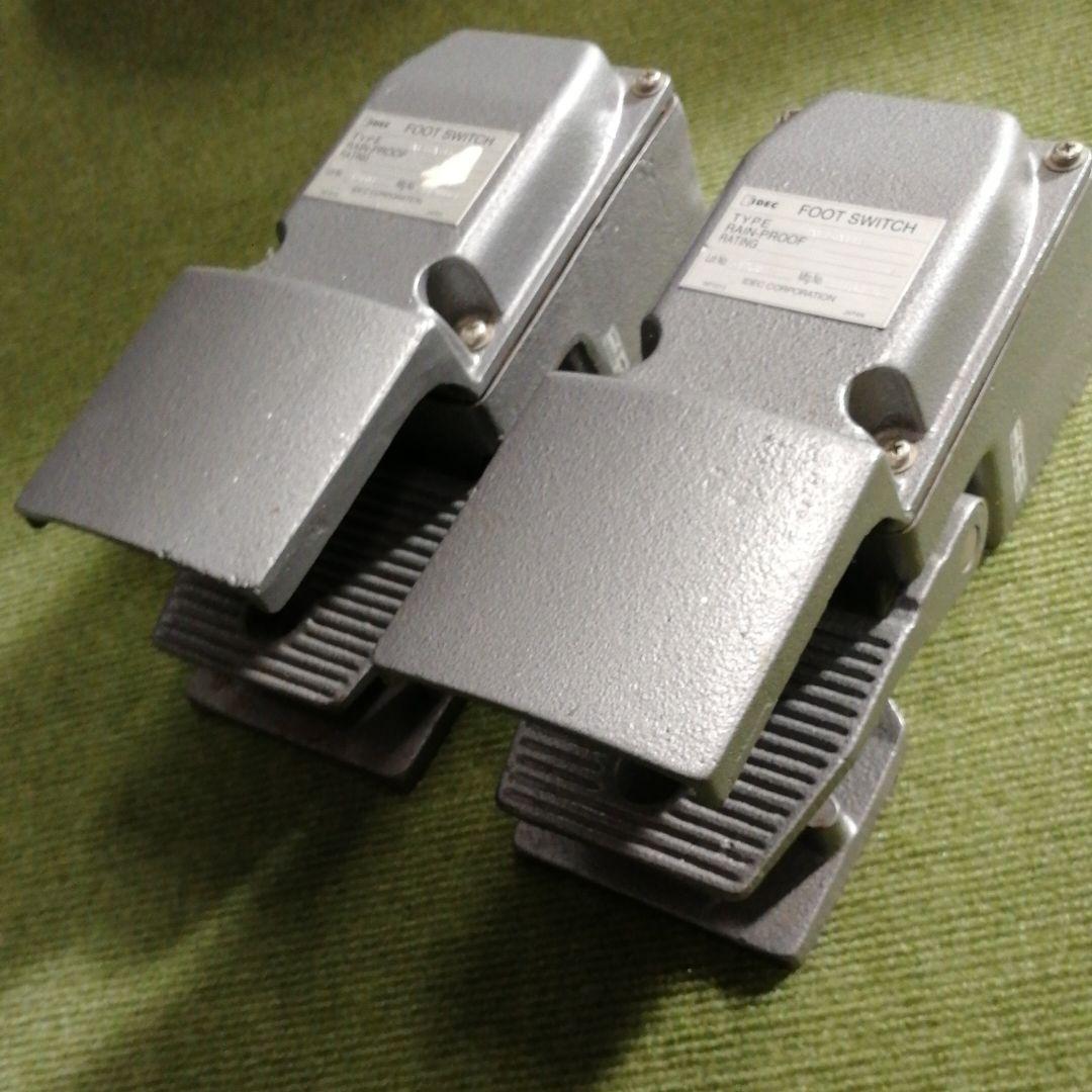 和泉電気のフットスイッチ２台