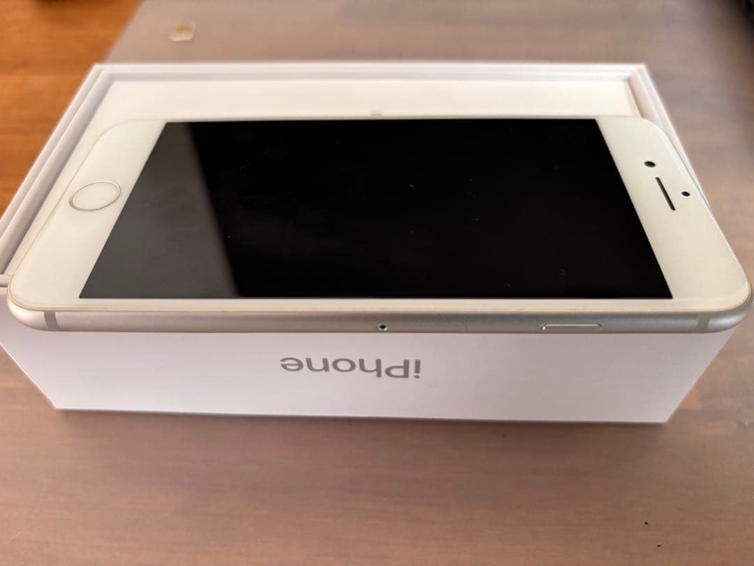 Apple iPhone 8 シルバー 本体 SIMロックなし