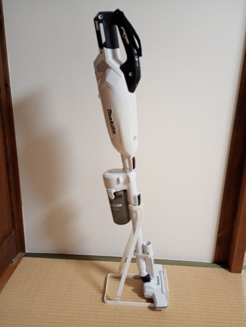 Makita 充電式クリーナー　CL001G　コードレススティッククリーナー