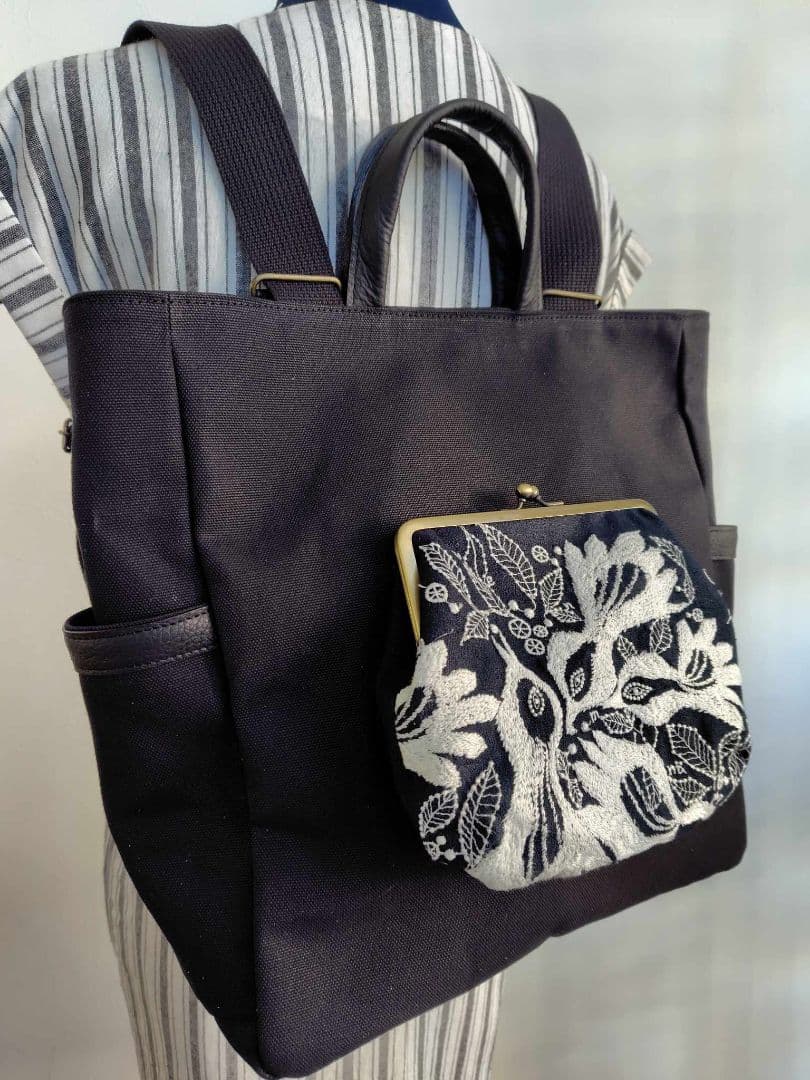 ペ*コ様 ミナペルホネン/carnival　カーニバルネイビー/がま口ポケット/