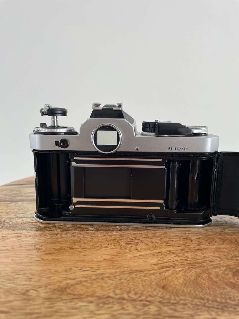 r*y様 Nikon FE 美品