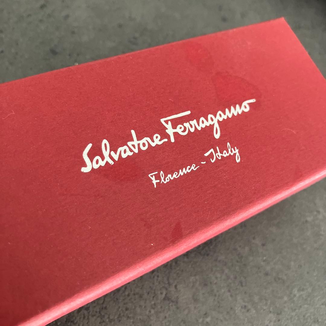 9/10商品情報追加　フェラガモ　バレッタ