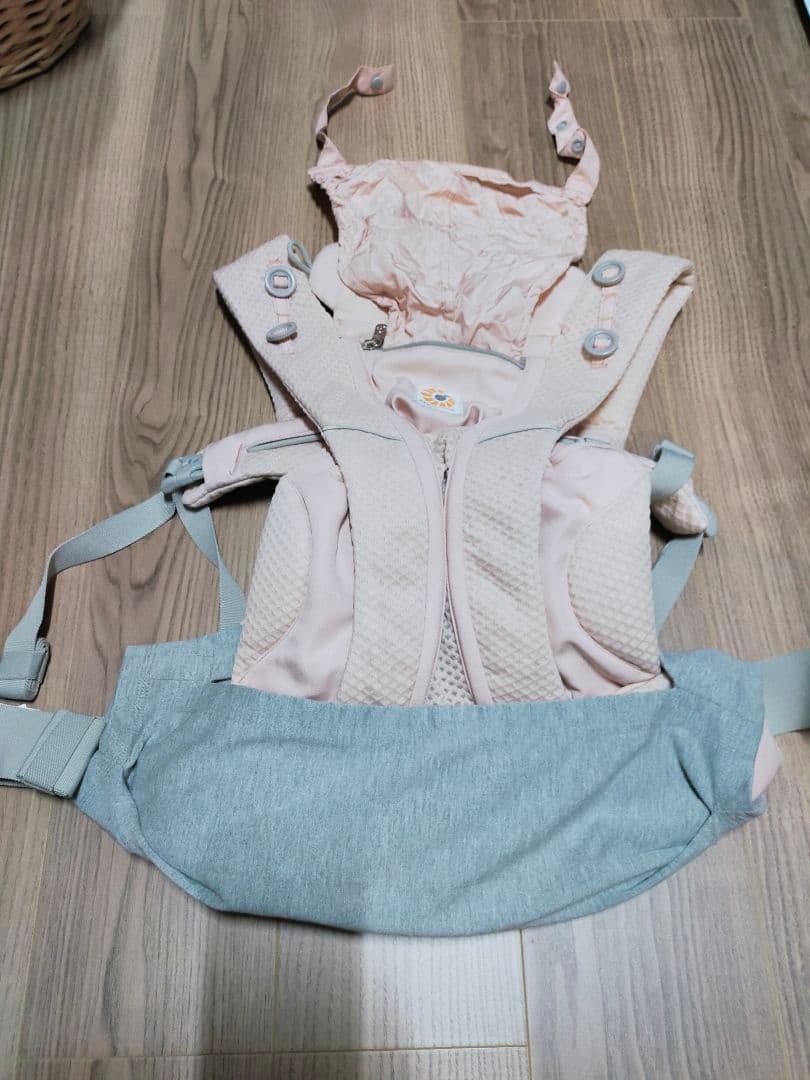 【土日限定値下げ】エルゴベビー OMNI BREEZE 抱っこ紐ピンク収納袋付き