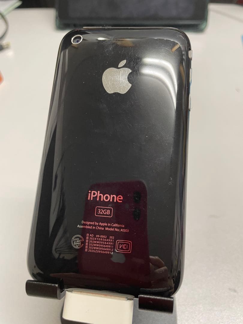 激レアiPhone MC133J/A 32 GB 希少！