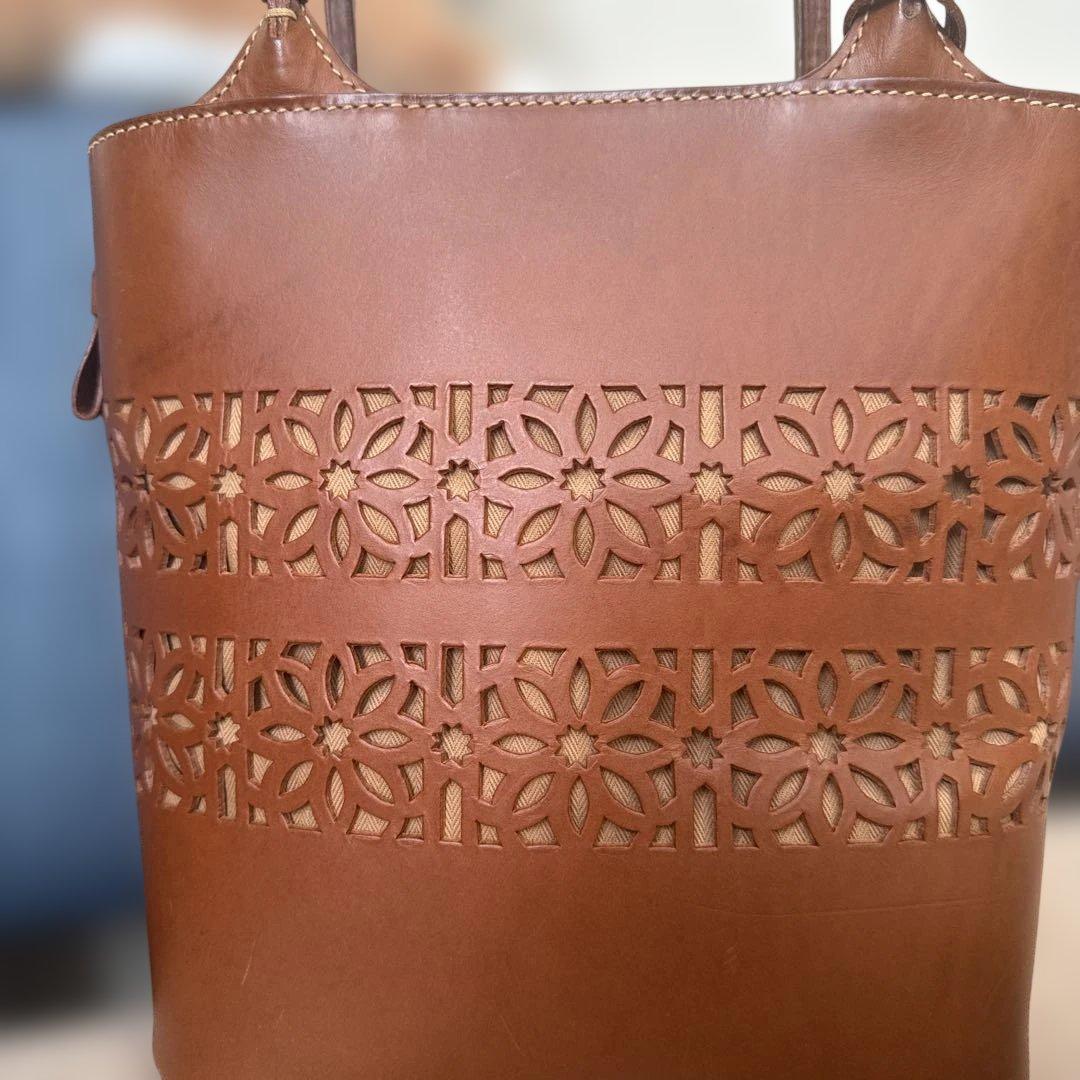 【未使用に近い】genten カットワークハンドバッグ