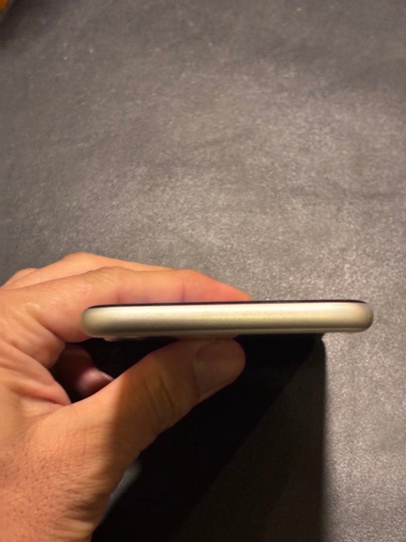 iPhone se2 本体 バッテリー最大容量83% SIMフリー