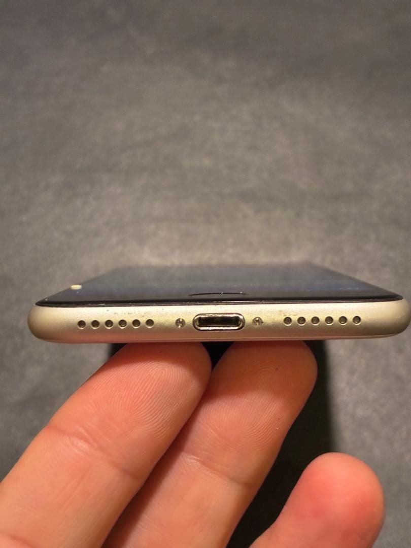 iPhone se2 本体 バッテリー最大容量83% SIMフリー