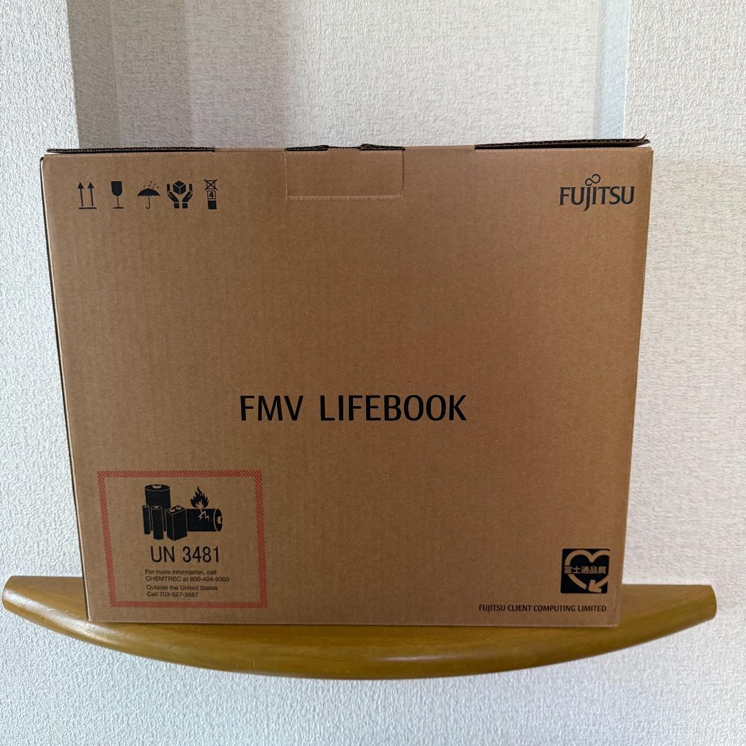 富士通パソコン　FMV LIFEBOOK AH30/E2 FMVA30E2W