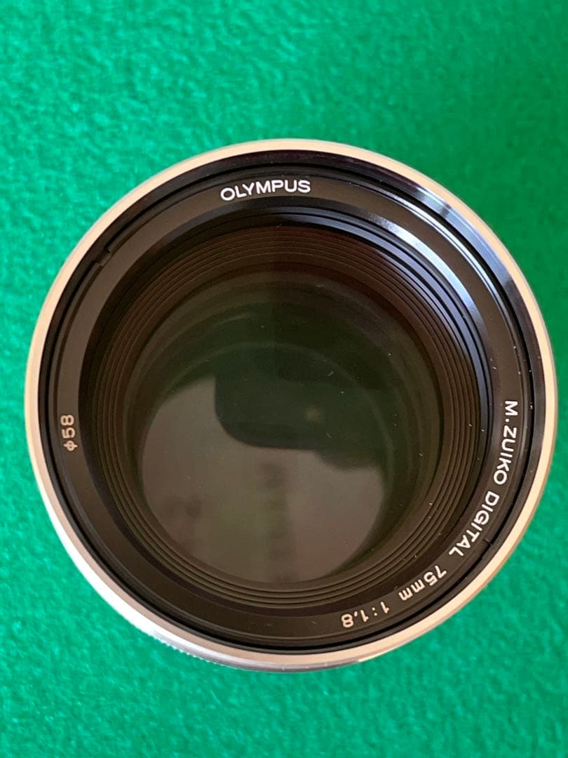 OLYMPUS 75mm f1.8単焦点レンズ