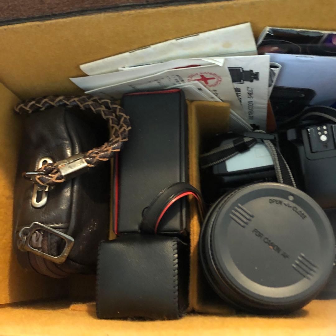 ☆彡昭和レトロ☆彡　キャノンカメラ/＆牛革専用バック　レンズ、カメラ用品いっぱい