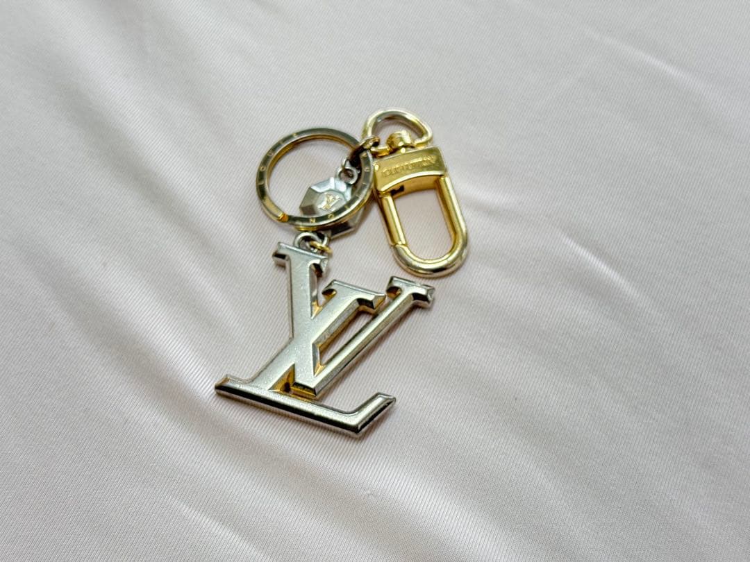 [専用]ルイ・ヴィトンポルト クレ・LV ファセット M65216 キーホルダー