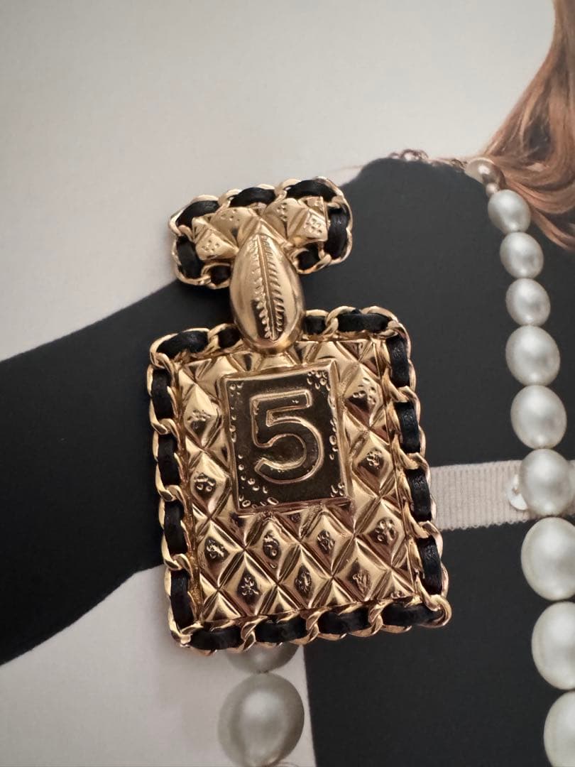 シャネル　ブローチ　美品