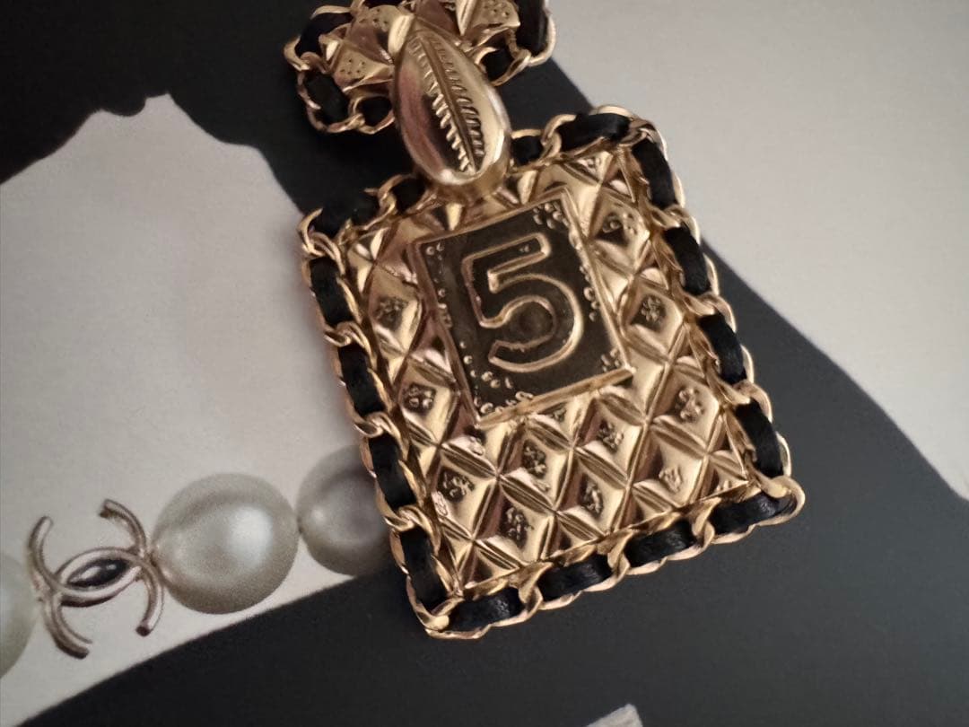 シャネル　ブローチ　美品