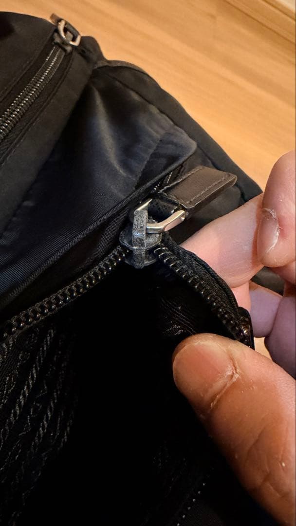 T*可様 PRADA ブラック ボディバッグ