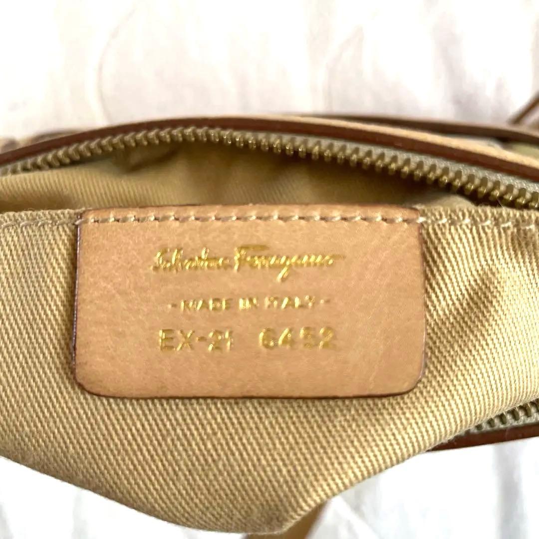 人気デザインSalvatore Ferragamo レオパード ショルダーバッグ