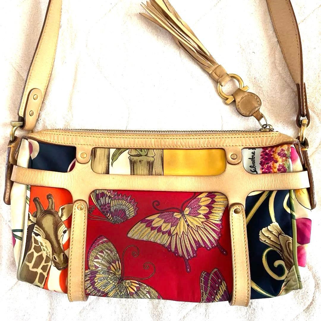 人気デザインSalvatore Ferragamo レオパード ショルダーバッグ