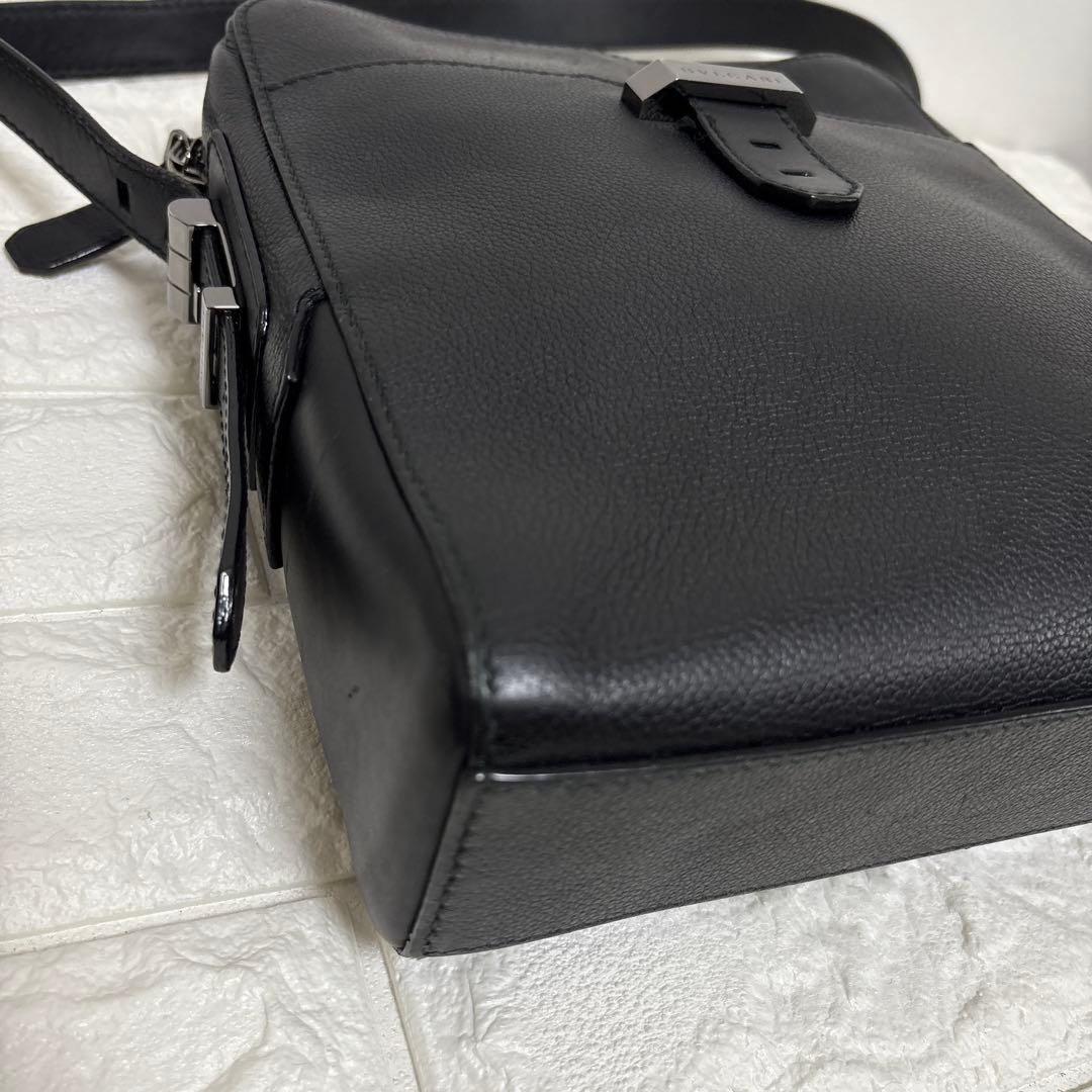 ▪️BVLGARI レザー　ショルダーバッグ　ブルガリバックル　BVCKLE 黒