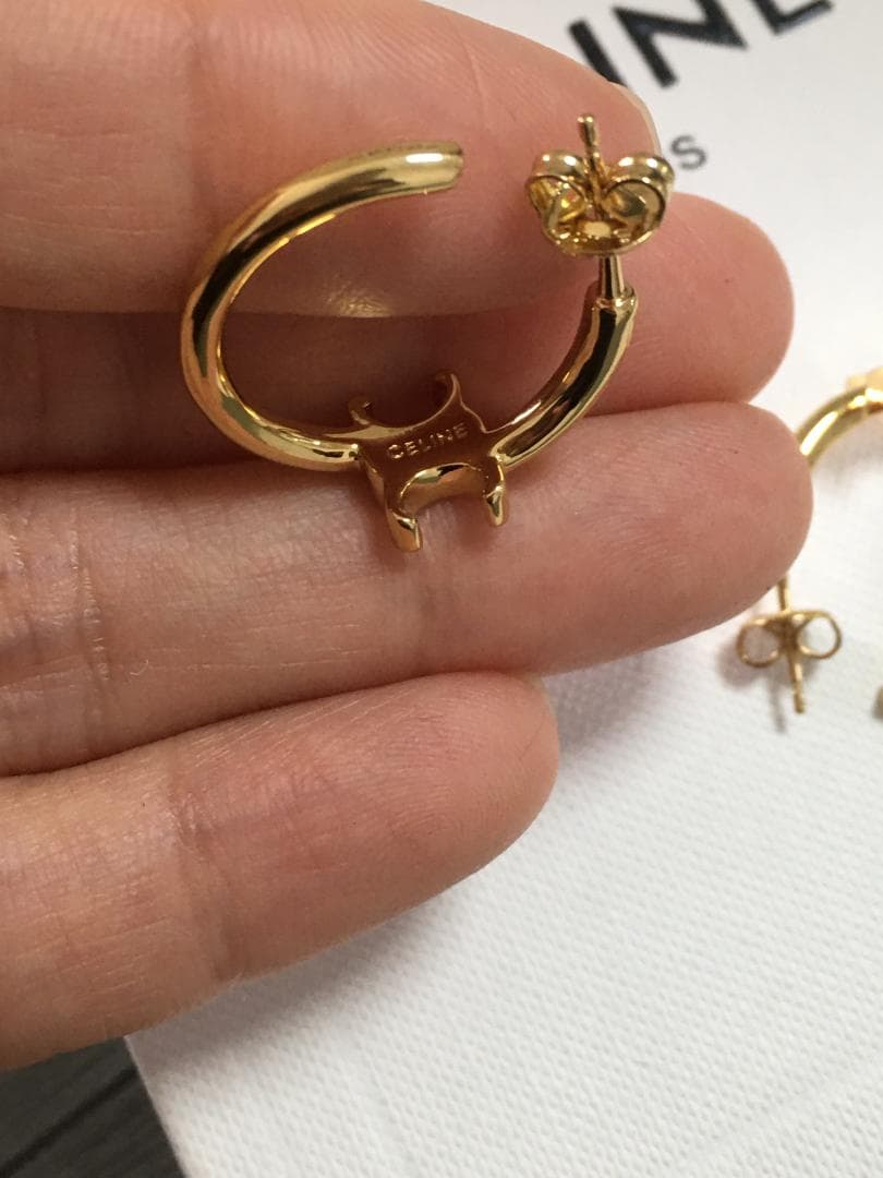 セリーヌ　ピアス　ゴールド　両耳用