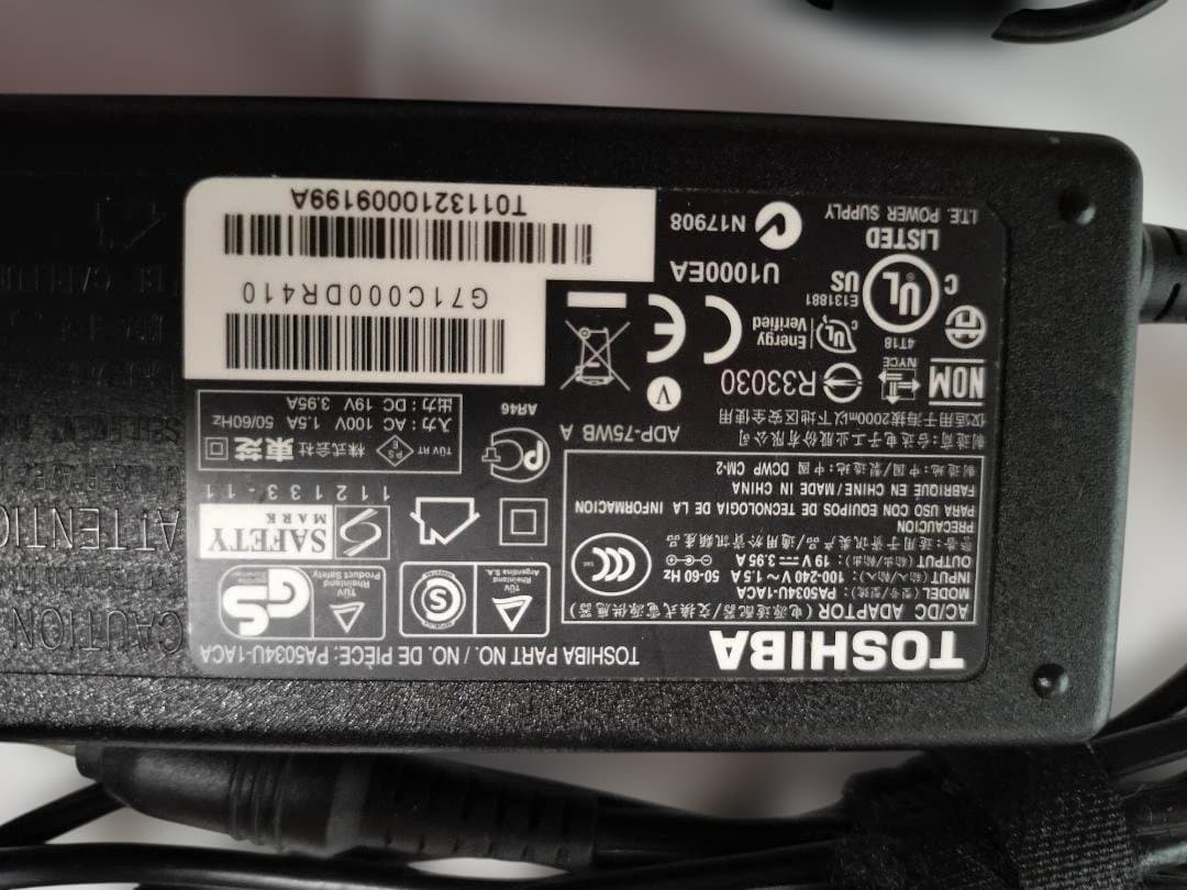 【起動確認済】i7/8GB dynabook ※液晶線あり