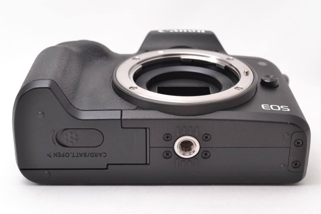 ■ 美品 ■ キャノン　Canon EOS Kiss M2 ダブルズームキット