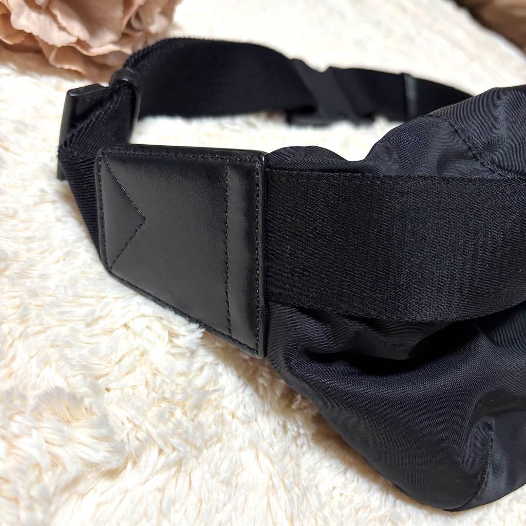 極美品 バーバリー ボディバッグ サコッシュ 黒 ロゴ ユニセックス