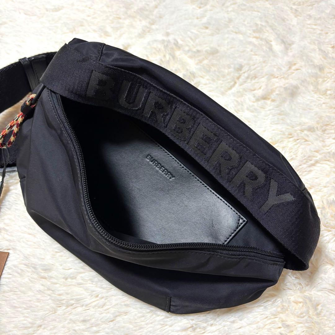 極美品 バーバリー ボディバッグ サコッシュ 黒 ロゴ ユニセックス