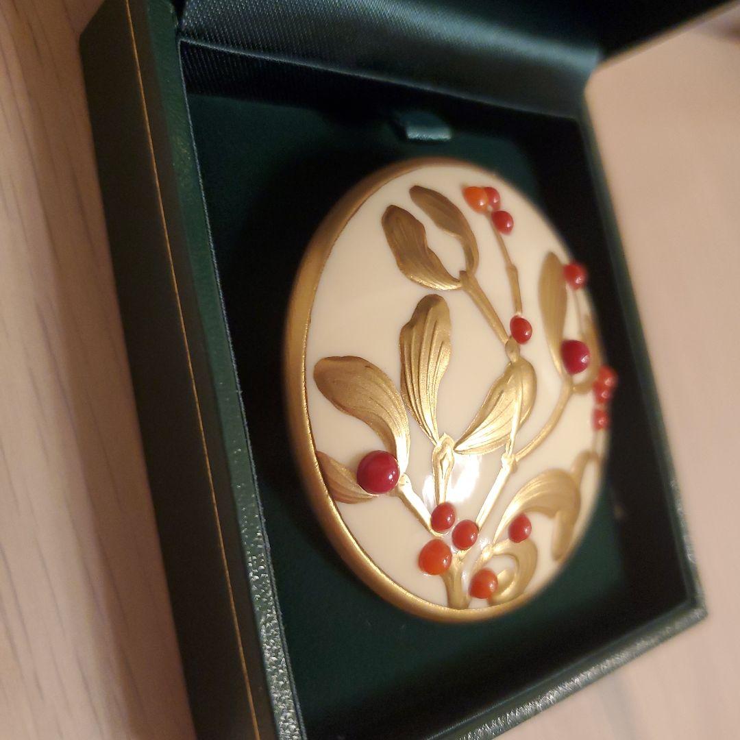 【新品未使用】アキオモリ　森暁雄　ヤドリギモチーフ　ブローチ