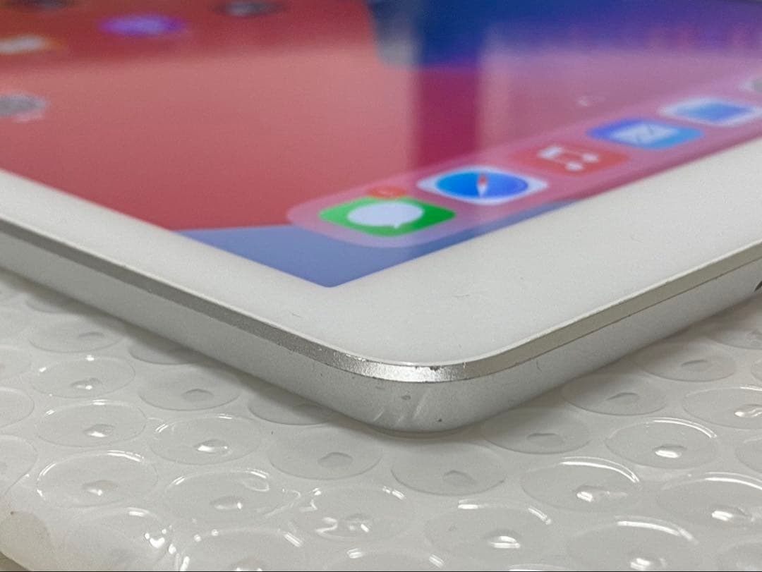 中古♪iPad 第5世代 32GB シルバー Wi-Fi+Cellular