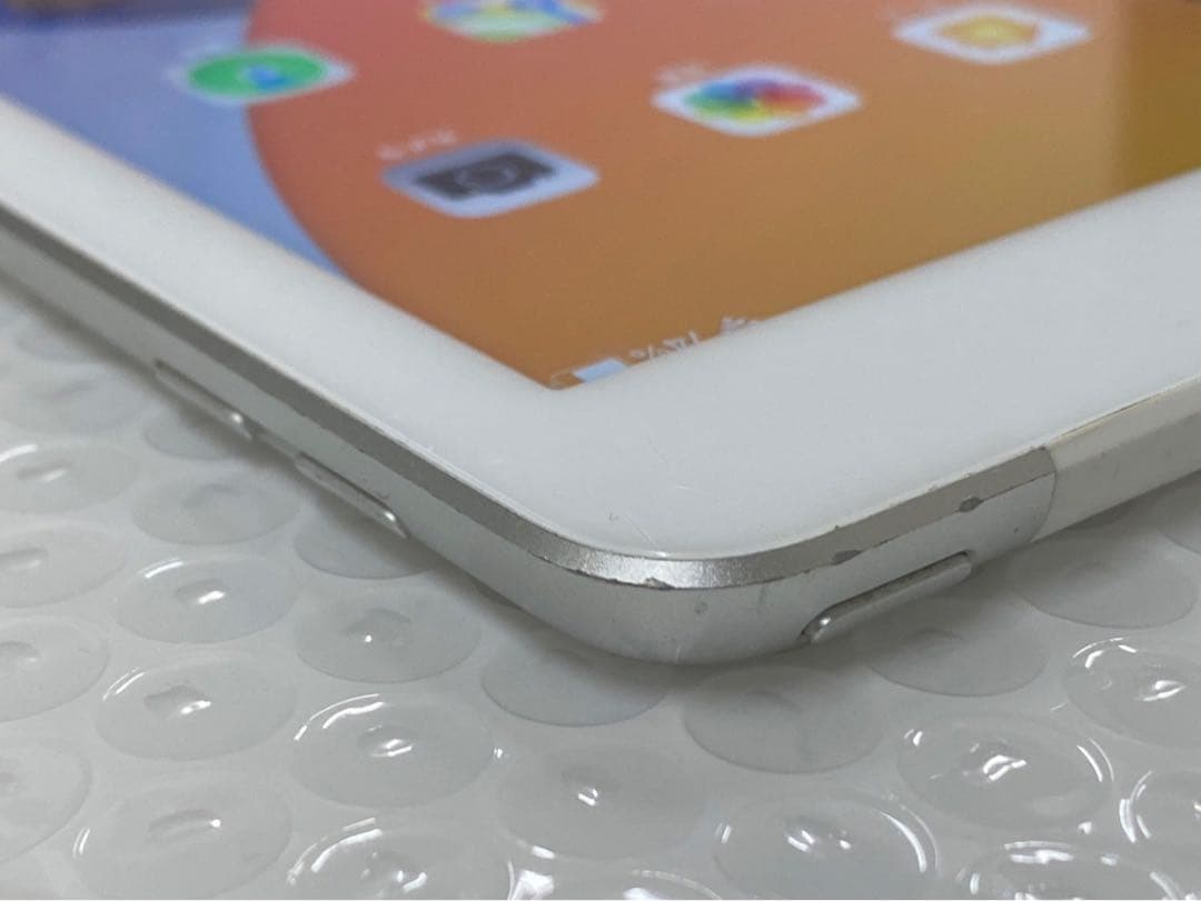 中古♪iPad 第5世代 32GB シルバー Wi-Fi+Cellular