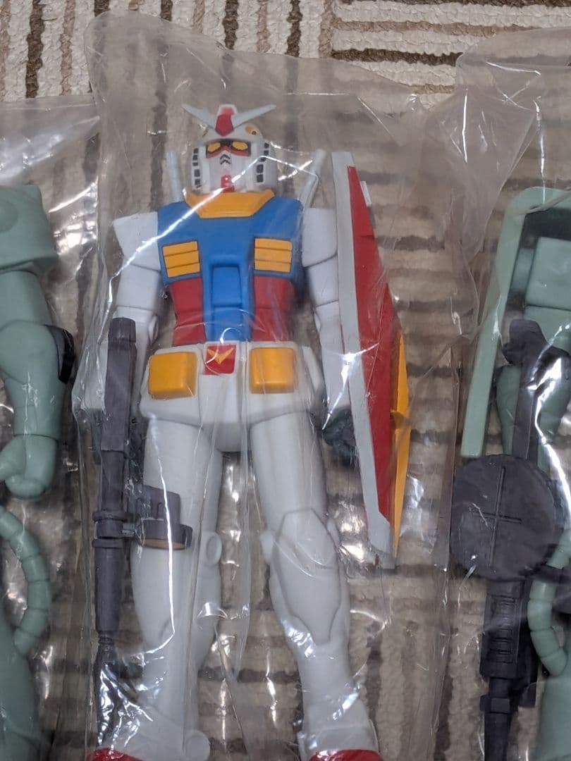 ソフビスーツDXガンダム　量産型ザク　指揮官ザク