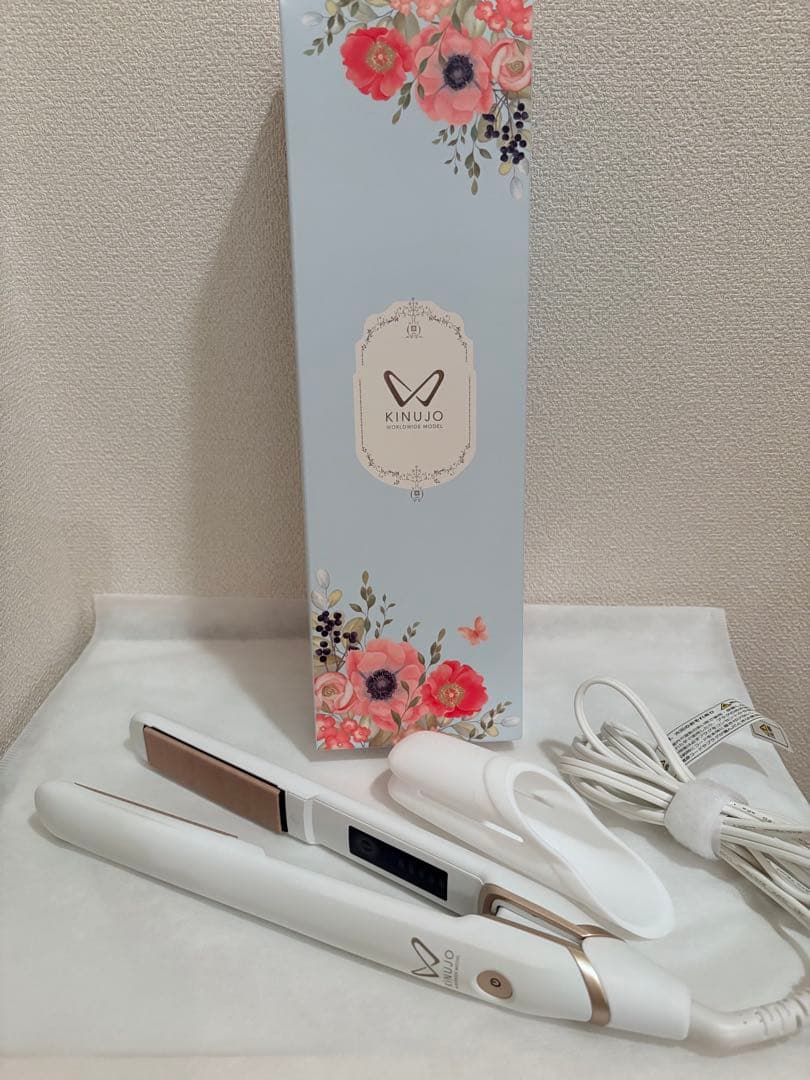 【美品】KINUJO キヌジョ ストレートアイロン DS200 ホワイト