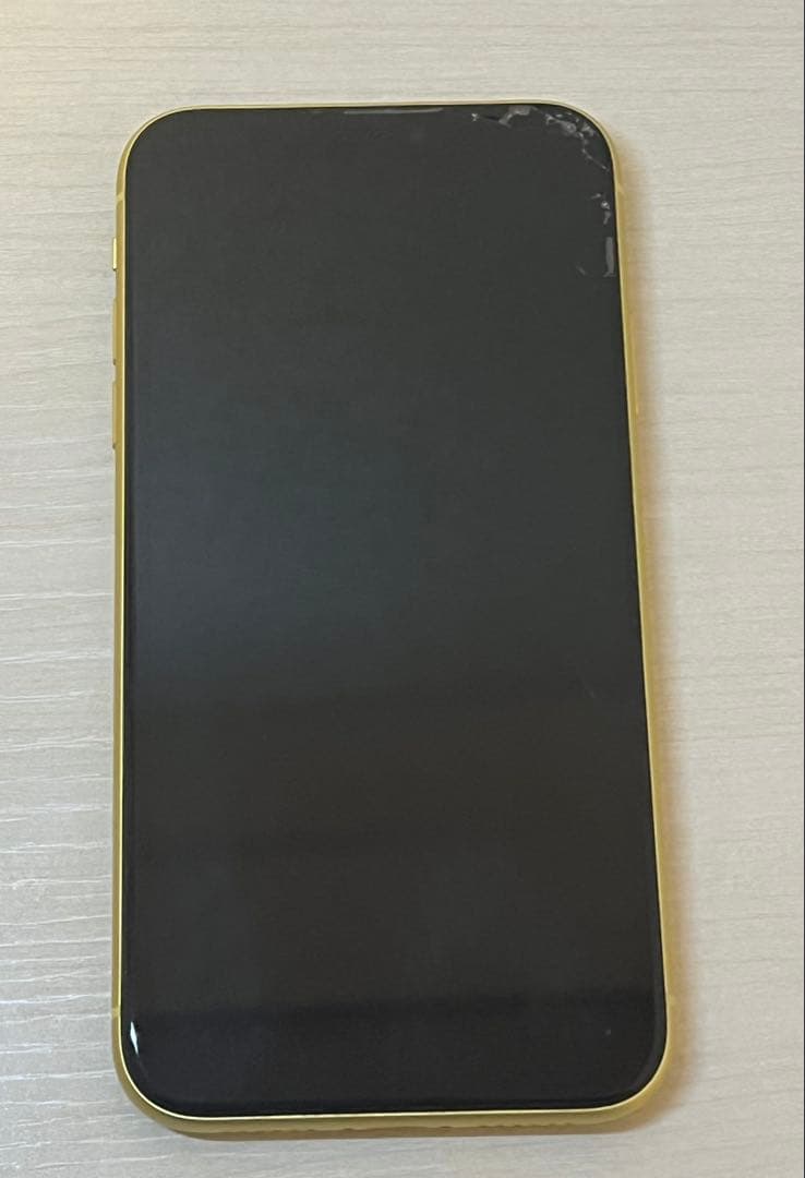 iPhone11イエロー