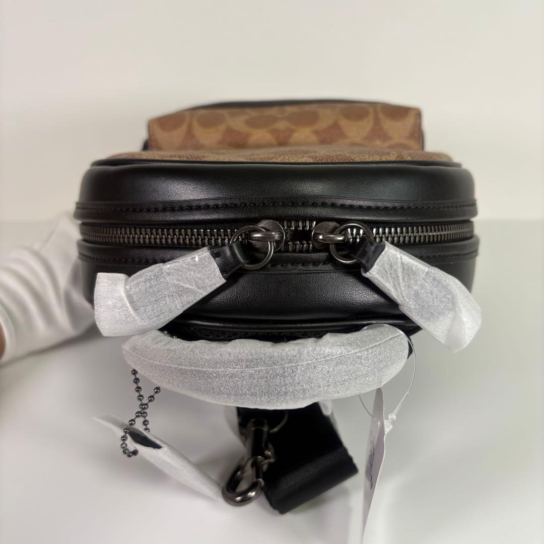 【COACH】 タグ有り チャーター ボディバッグ シグネチャー ベージュ