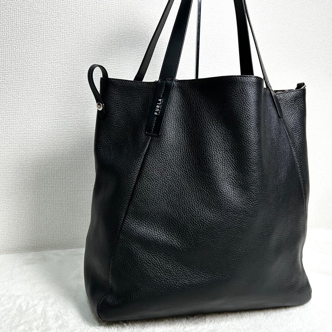 極美品　FURLA リバーシブル仕様　A4収納可　シボ革　トートバッグ　黒