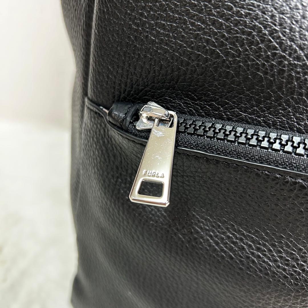 極美品　FURLA リバーシブル仕様　A4収納可　シボ革　トートバッグ　黒
