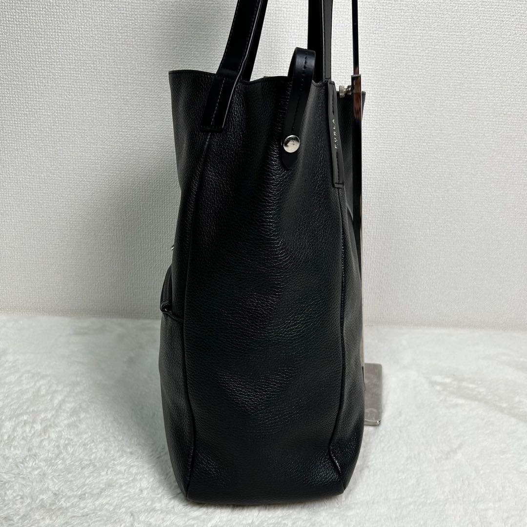 極美品　FURLA リバーシブル仕様　A4収納可　シボ革　トートバッグ　黒