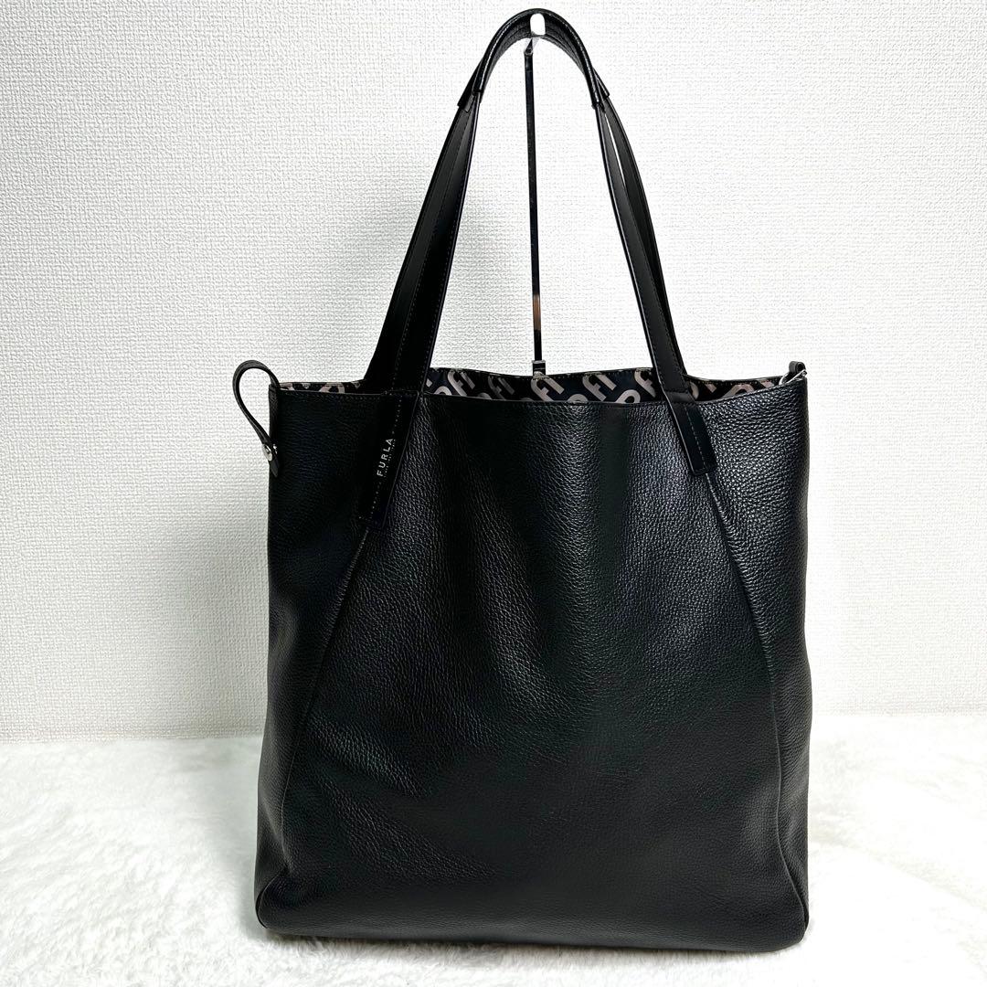 極美品　FURLA リバーシブル仕様　A4収納可　シボ革　トートバッグ　黒