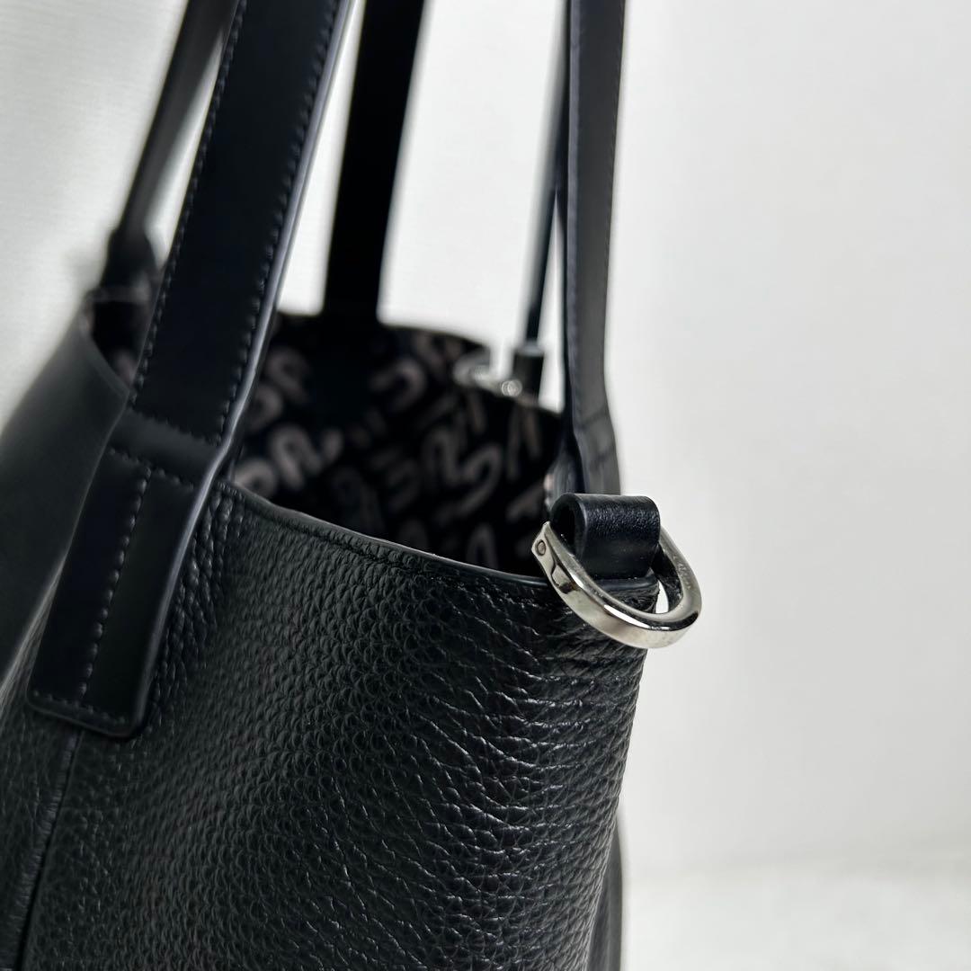 極美品　FURLA リバーシブル仕様　A4収納可　シボ革　トートバッグ　黒