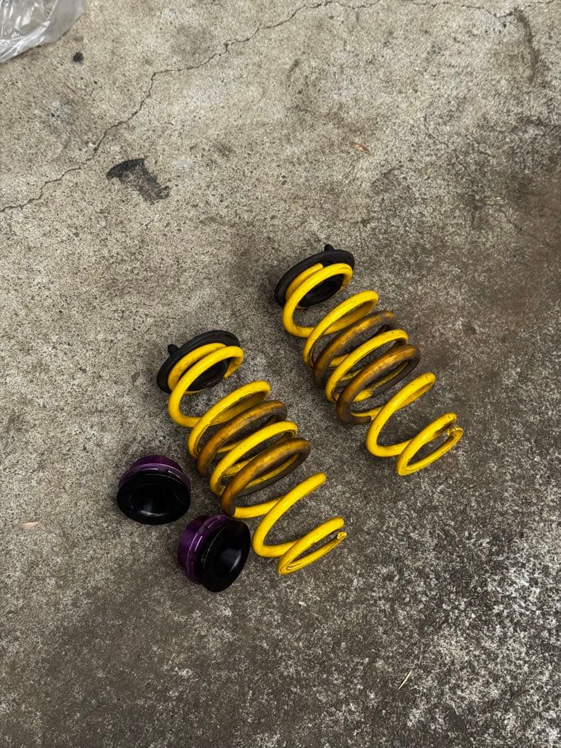 ゴルフRリア車高調　バネ