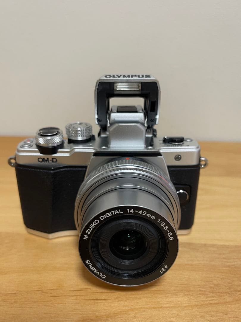 OLYMPUS OM-D E-M10MarkII EZWズームキット単焦点レンズ