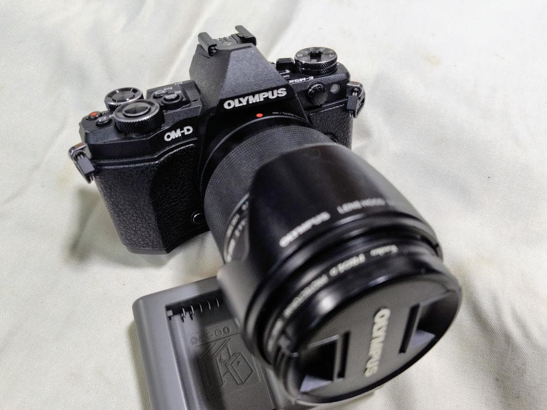 OM-D E-M5 MarkII ダブルレンズ　防塵・防滴でアウトドアに最適