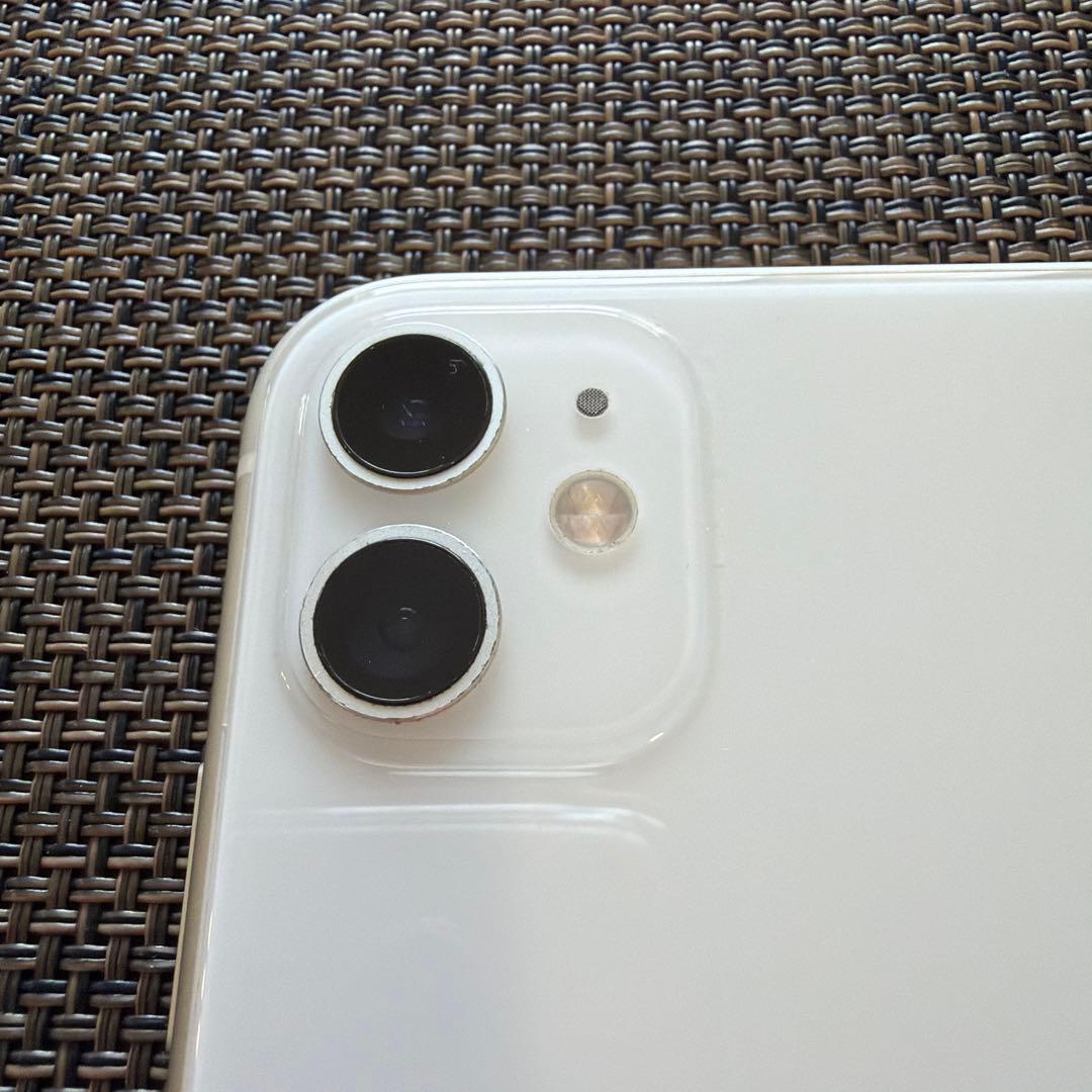 [美品]Apple iPhone 11 ホワイト 本体　SIMフリー