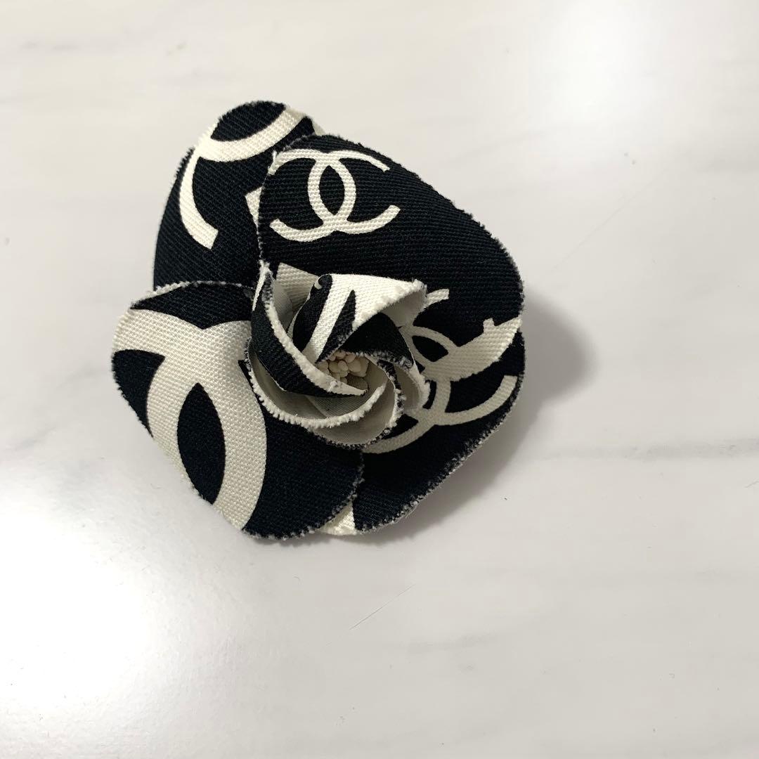 CHANEL シャネル　CCロゴ　カメリア　コサージュ ブローチ 箱付き
